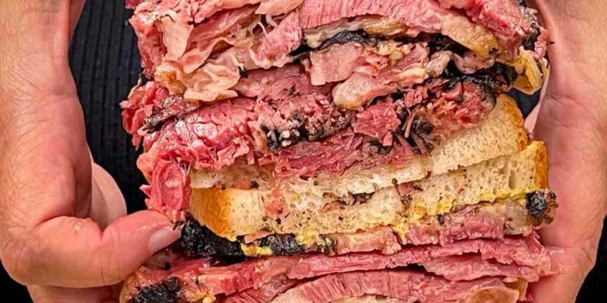 Bite into the Big Apple: Exploring Iconic Foods of New York City