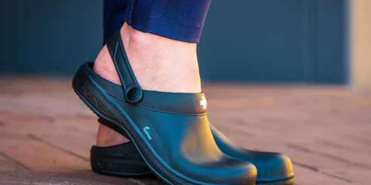 KingGee Women's Slip-Resistant Leather Nursing Shoes