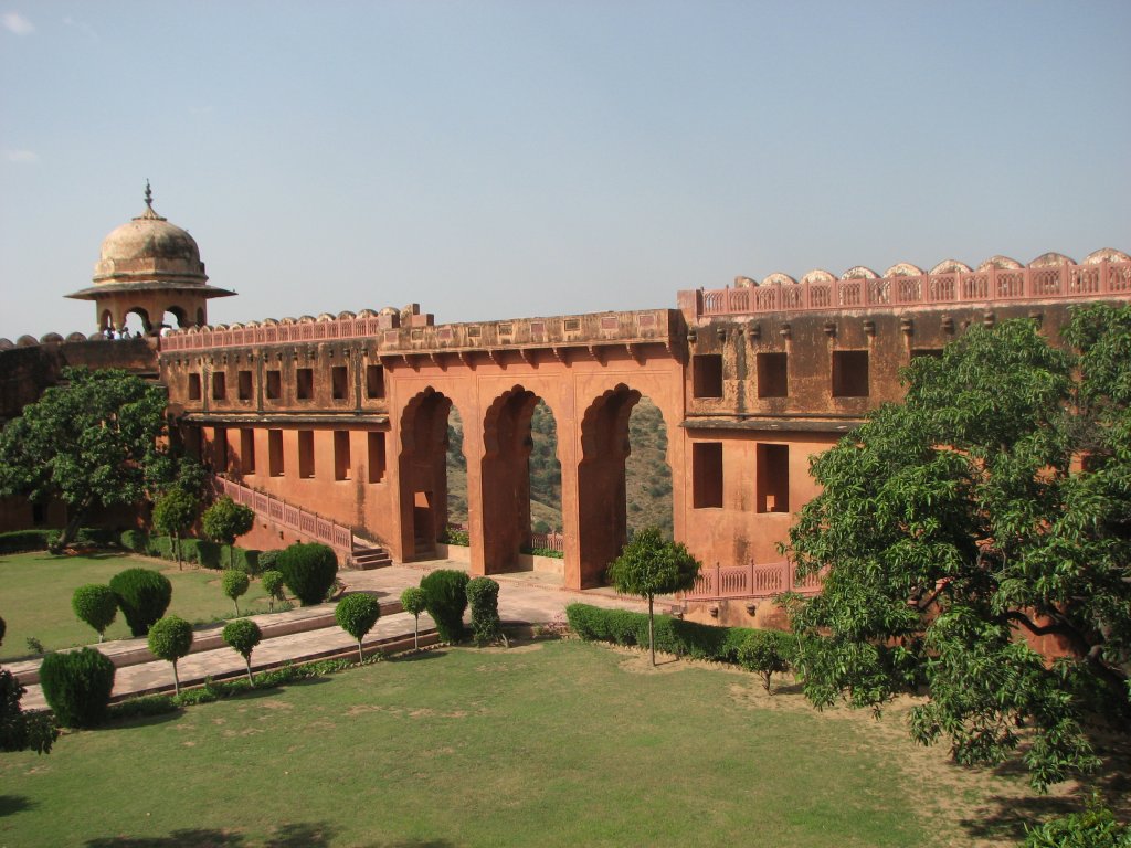 Force Urbania Hire in Jaipur