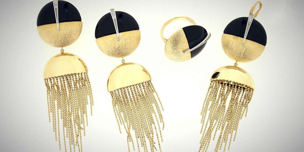 How the Global Market Affects 18K Gold Price in Dubai