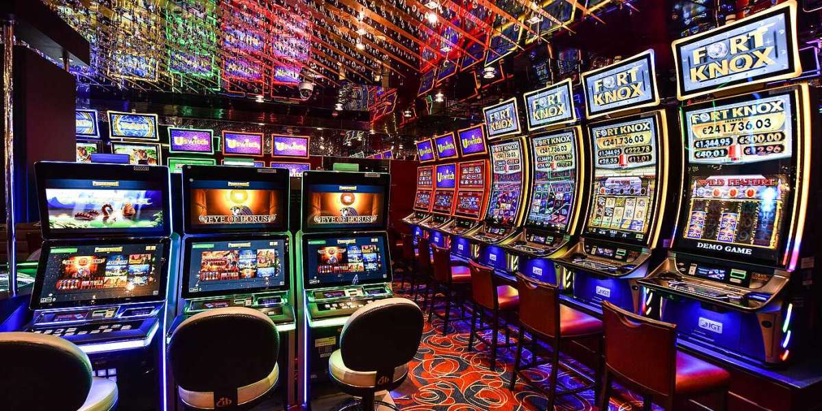 Il Poker nei Casinò Online: Texas Hold'em e Altre Varianti