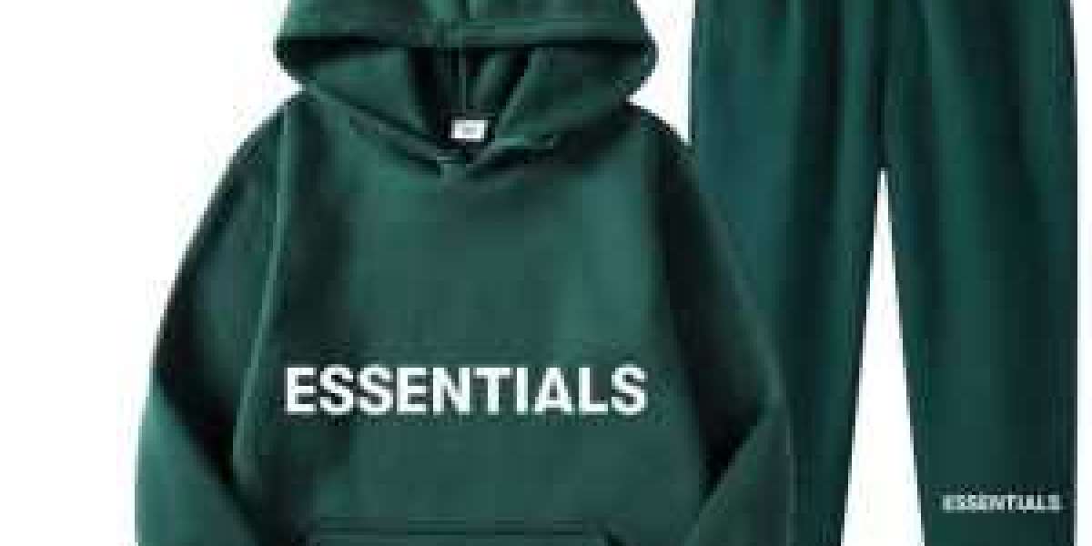 Essential Hoodie – Classic Comfort for Everyday Streetwear Style