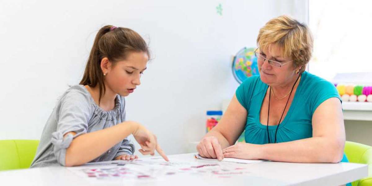 How a Psychotherapist Toronto Can Help You Navigate Life’s Challenges
