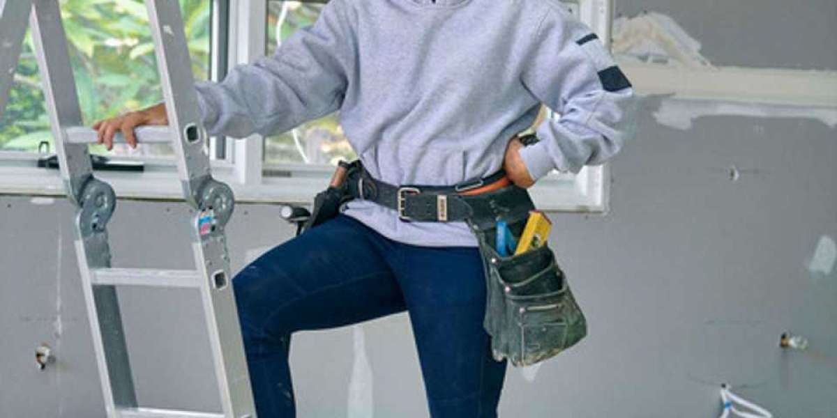 From Casual Fridays to Boardroom Meetings: Women’s Corporate Clothing Essentials