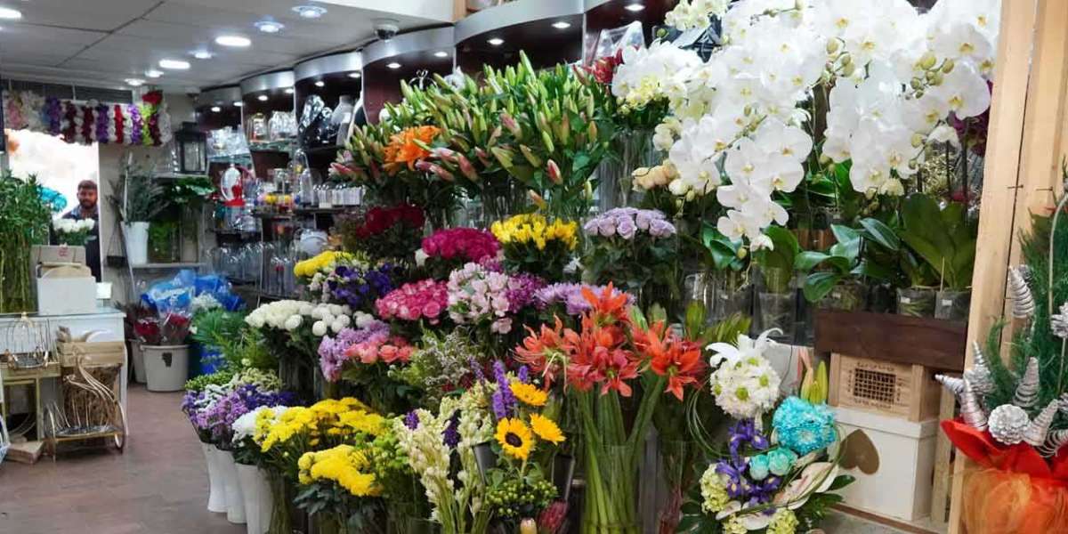 Buy Luxury Flowers From FlowersMart as a Top Notch Flowers Near Me for Best Flowers