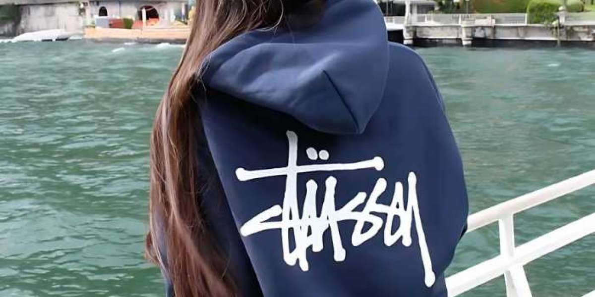 Stüssy y el streetwear: la sudadera que marcó una generación