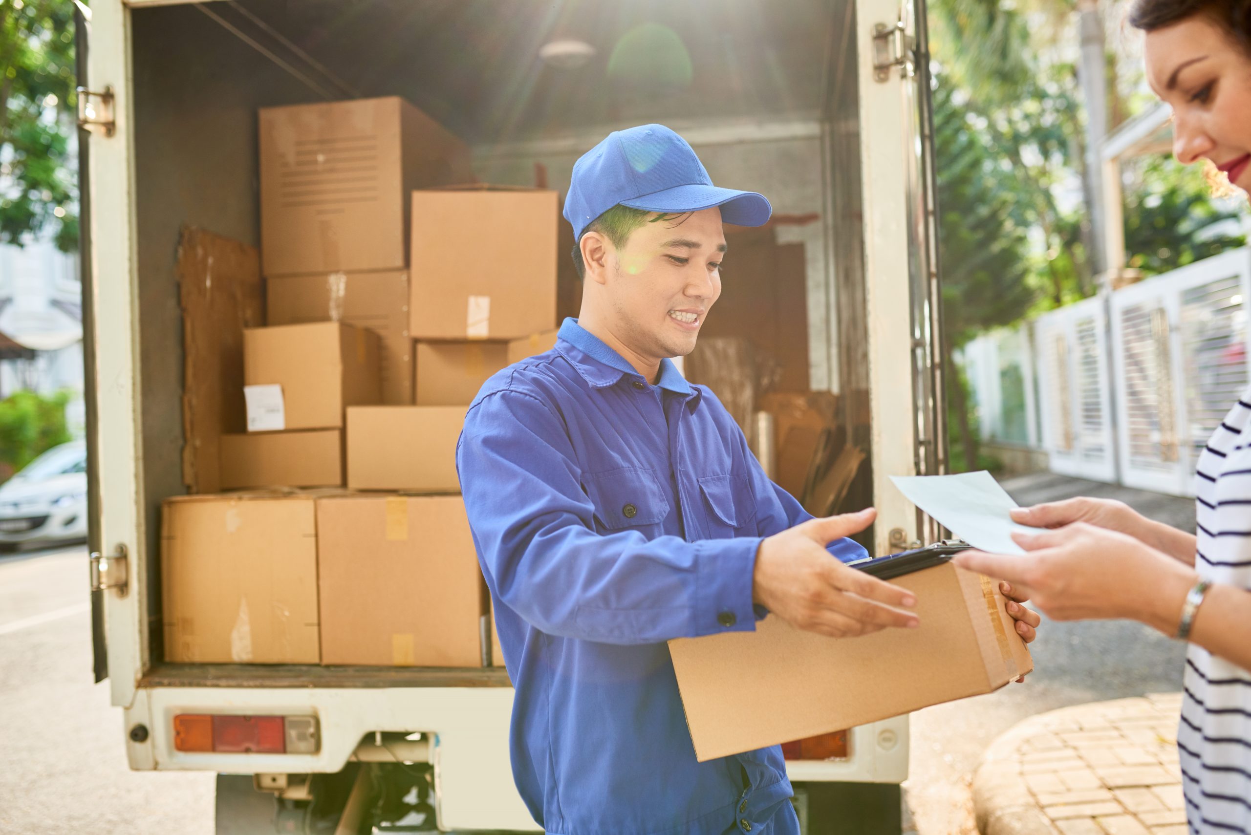 How to Choose the Right International Mailing Provider in Canada - Pinauna