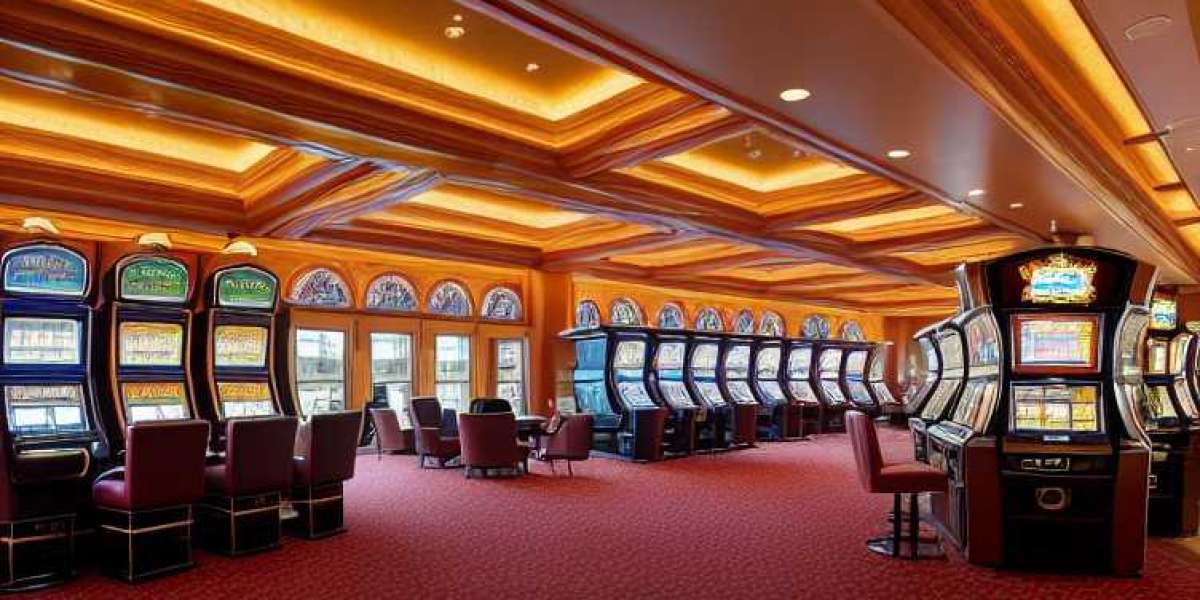 Collide Amusement at Royal Reels online.