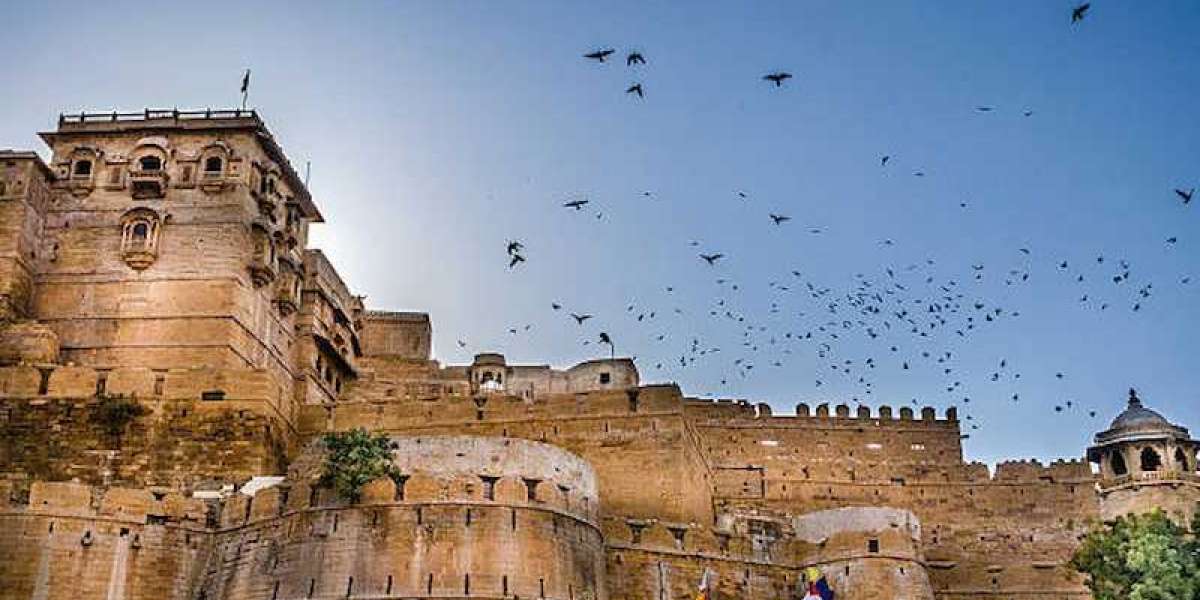 Jaisalmer Desert Safari Guide: Camel Rides, Jeep Tours & Sunset Points