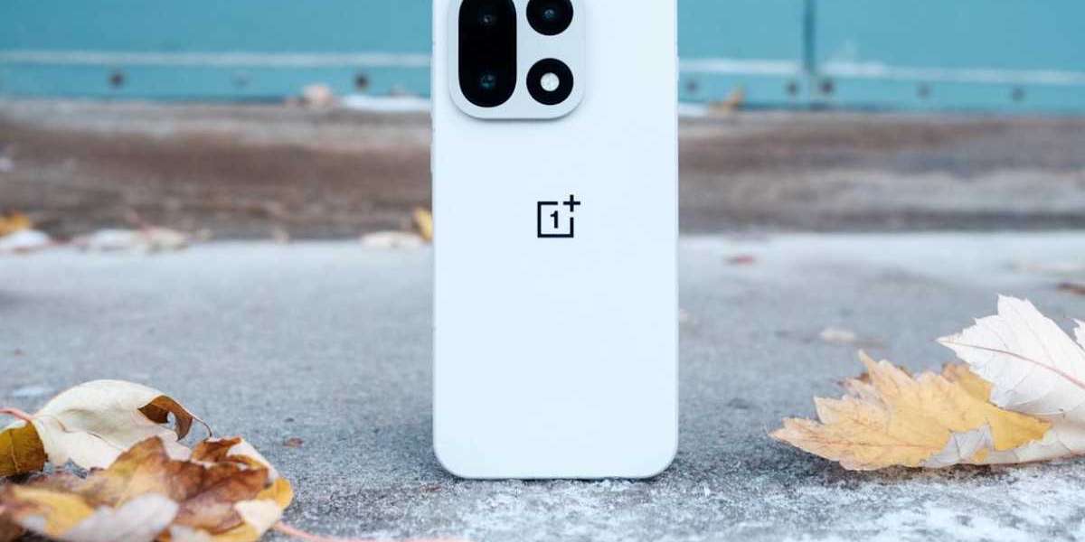 Thinking of Buying OnePlus 15 (Chinese Version)? Read This First