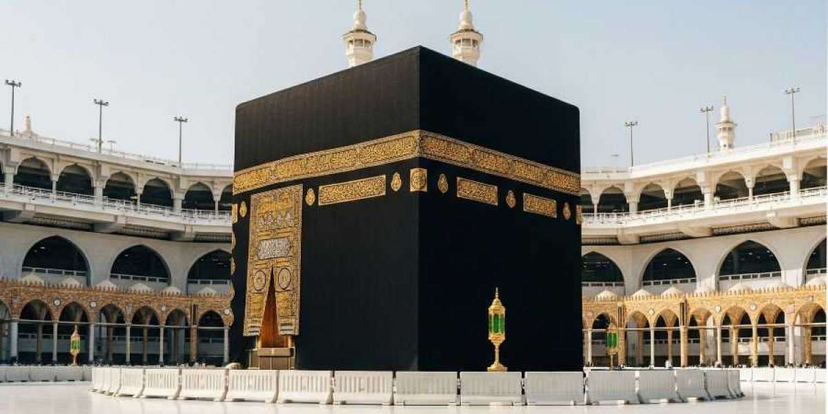 Best October Umrah Package Options for Solo Pilgrims
