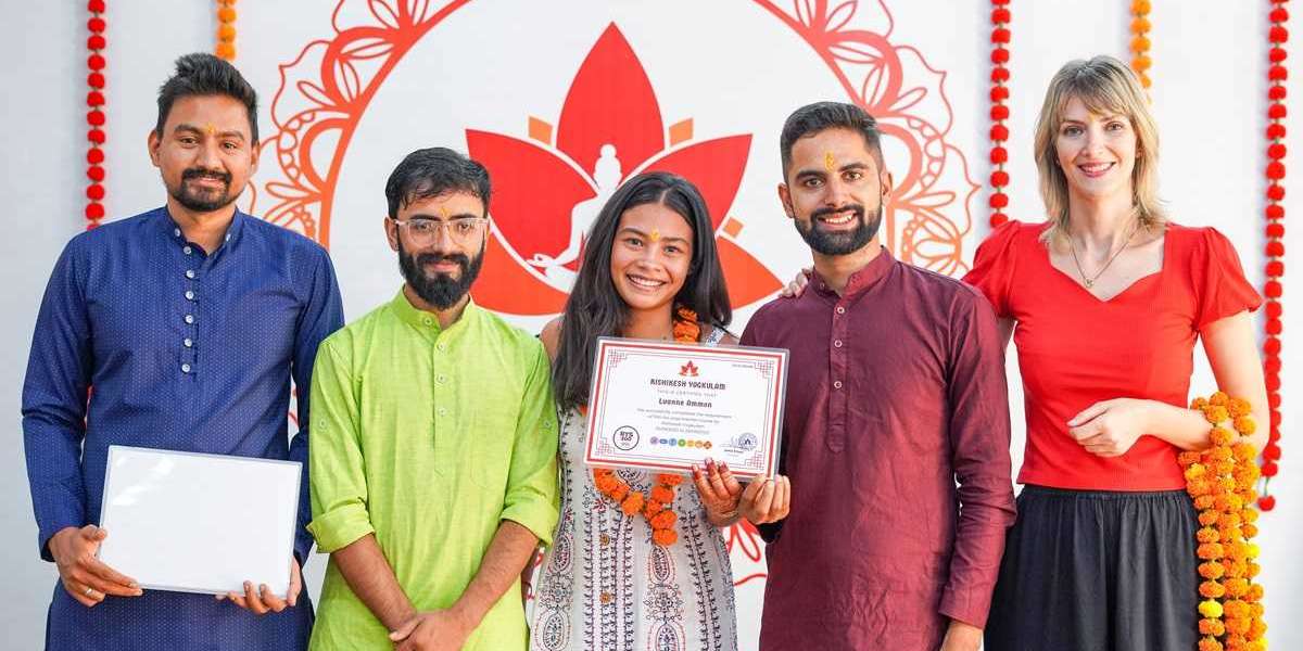 Corsi di Yoga Online: Un Percorso di Benessere e Consapevolezza a Portata di Click