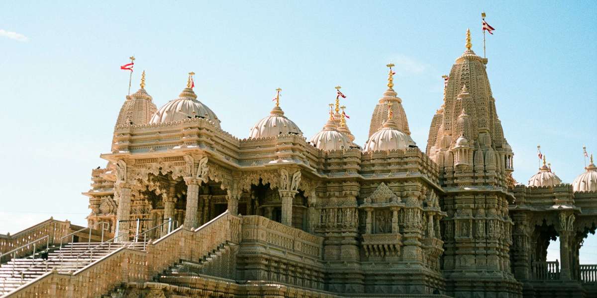 Ram Mandir Tour: A Spiritual Journey to the Sacred Temple of Ayodhya